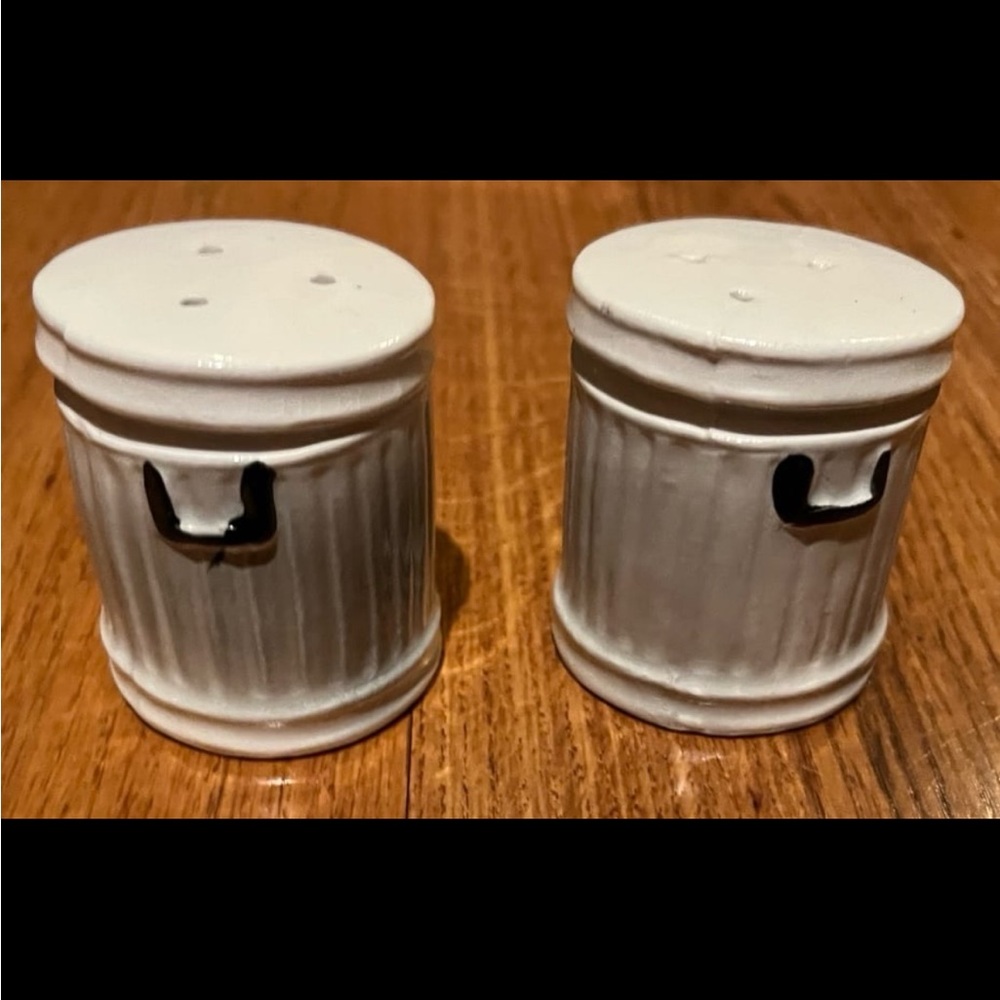 Salt and pepper can shakers with black accents